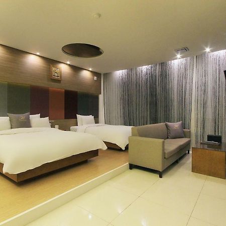 H Drive Hotel Iksan Exterior foto