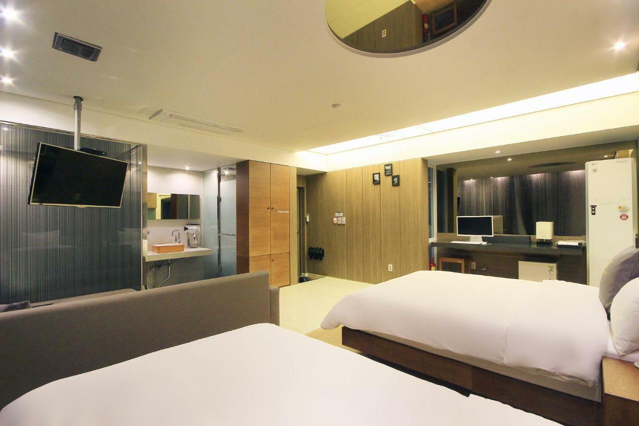 H Drive Hotel Iksan Exterior foto