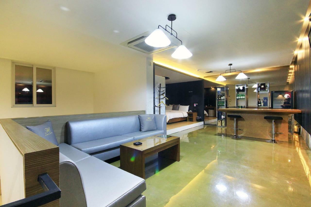 H Drive Hotel Iksan Exterior foto